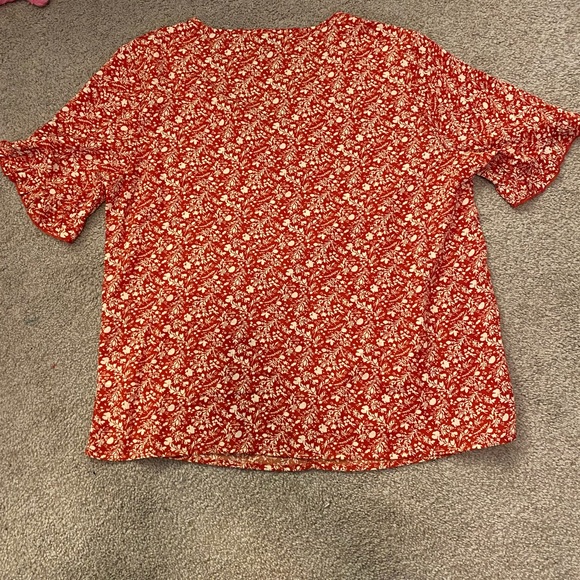 SHEIN Flowy Floral Top - Picture 2 of 3